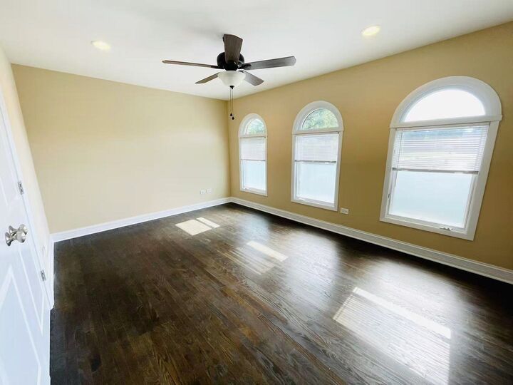 Property Photo:  406 Lauder Lane  IL 60067