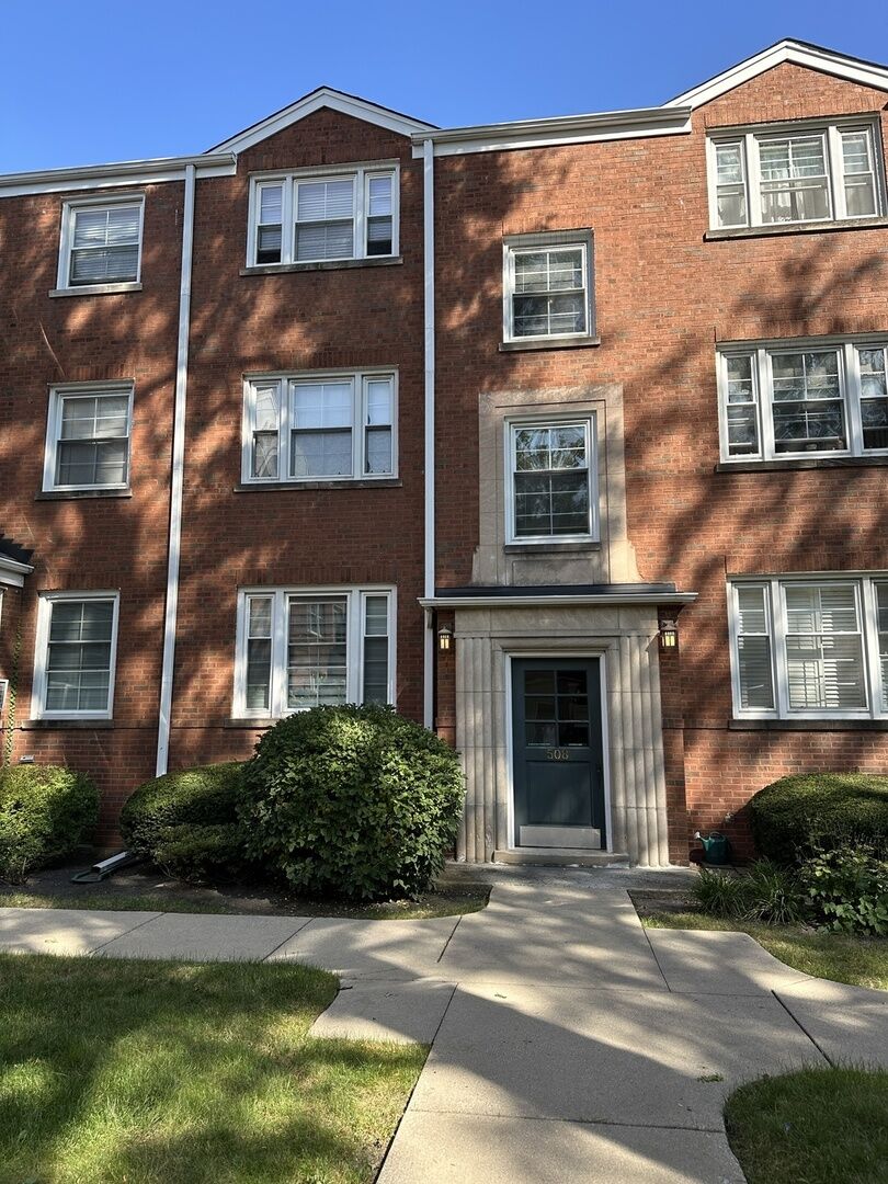 Property Photo:  508 Bonnie Brae Place I2  IL 60305 