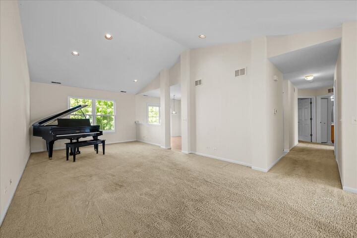Property Photo:  146 Bay Drive  IL 60143 