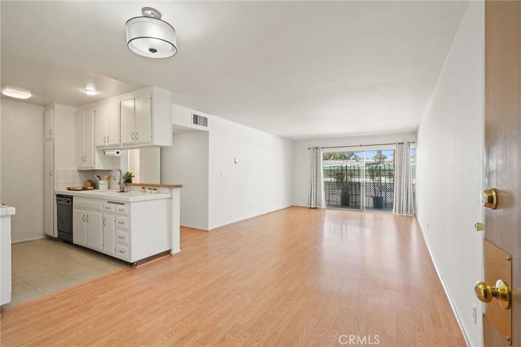 Property Photo: 10240 Camarillo Street 204 CA 91602