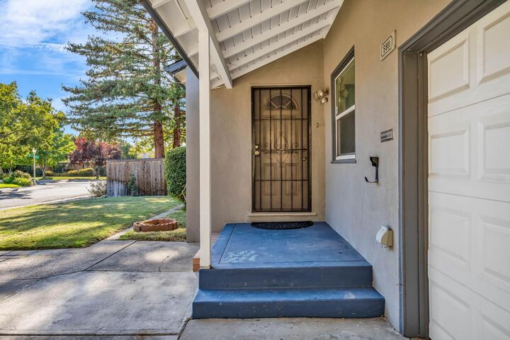 Property Photo:  5811 9th Avenue  CA 95820 