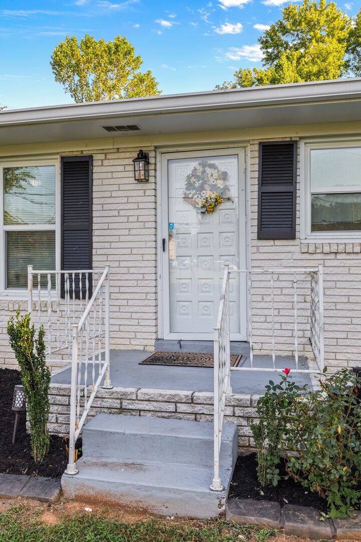 Property Photo:  2407 E Main St  TN 37127