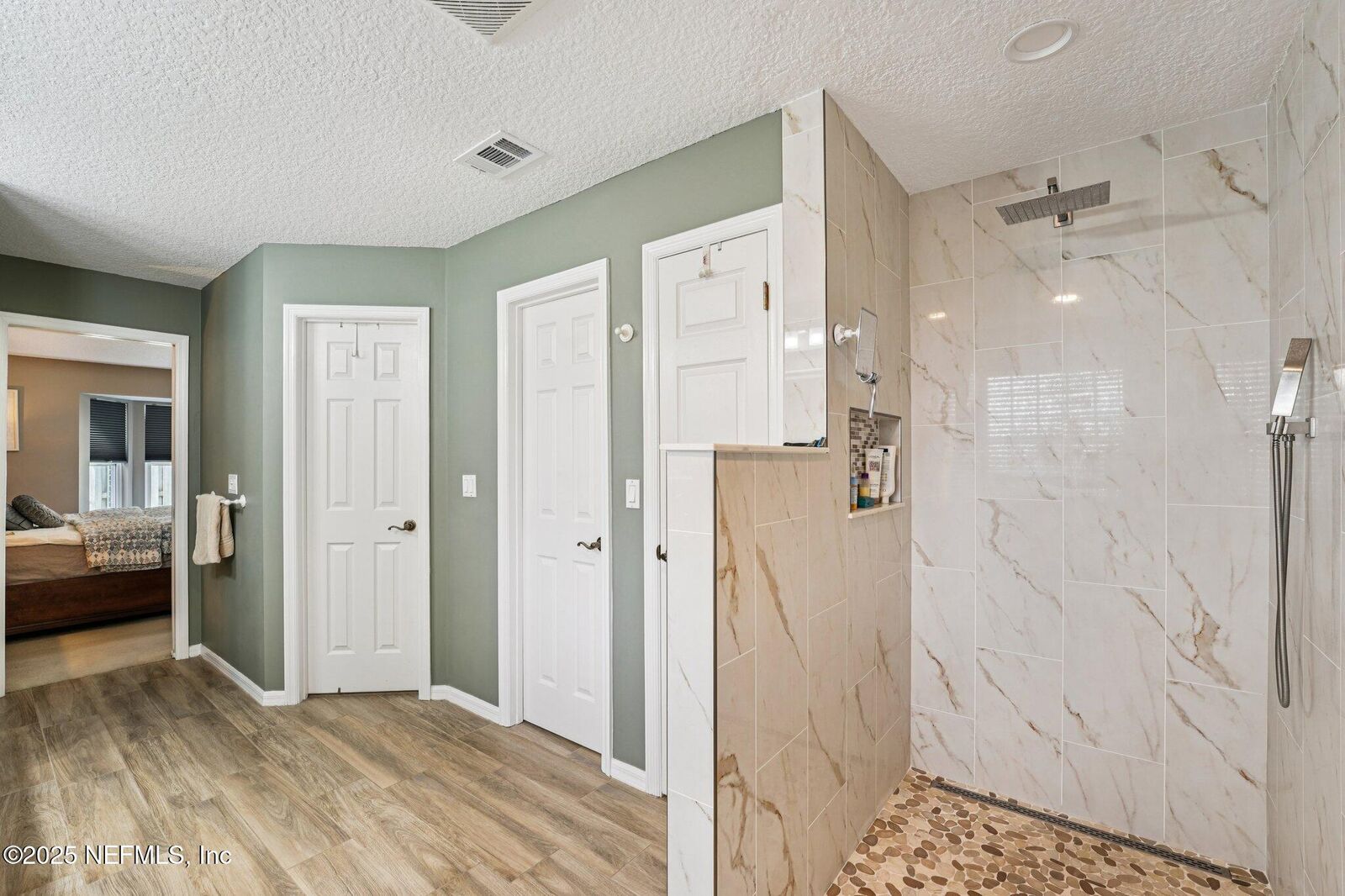 Property Photo: 1900 Fox Glove Lane FL 32003