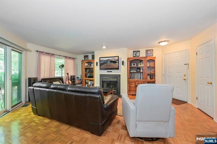 Property Photo:  135 Mulberry Road 6  NJ 07446 