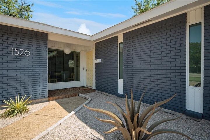 Property Photo:  1526 Oates Drive  TX 75228 