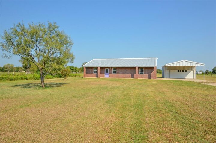 Property Photo: 293 W Old Axtell Road TX 76705