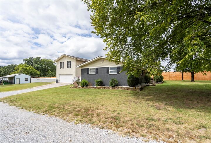 Property Photo:  13693 N Mount Pleasant Road  AR 72736 