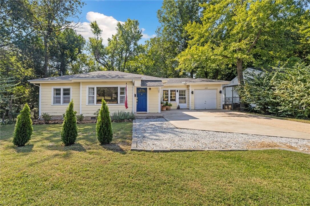 Property Photo: 233 W North Street AR 72701