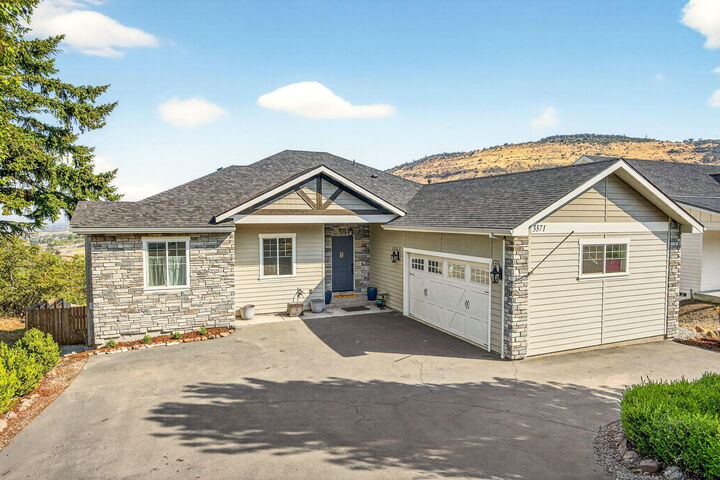 Property Photo:  3371 Annapolis Drive  OR 97504 