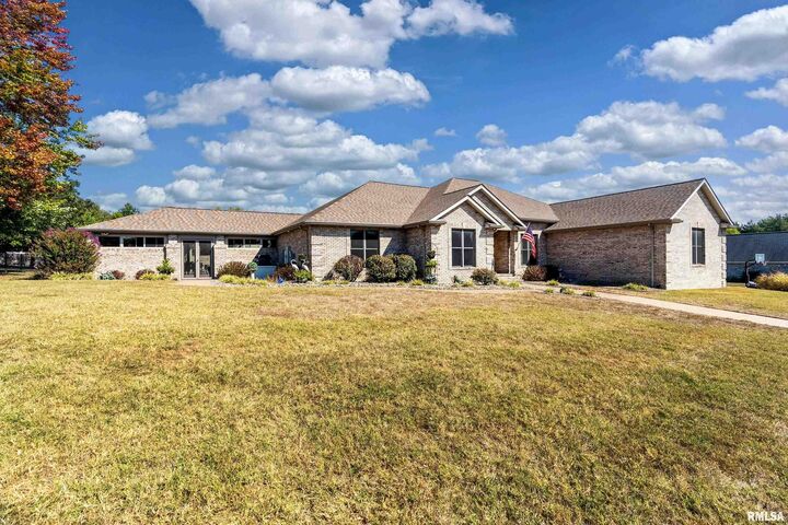 Property Photo: 2200 Brentwood Drive IL 62959