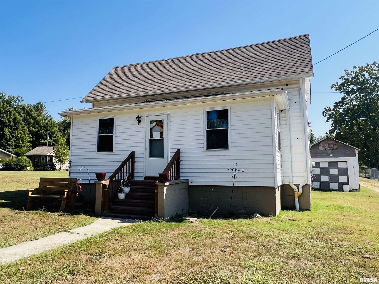 Property Photo: 720 N Mill Street IL 62917