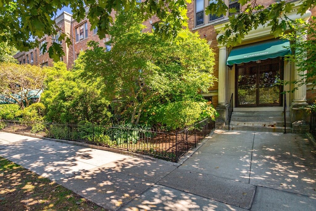 Property Photo:  50 Jamaicaway 1  MA 02130 