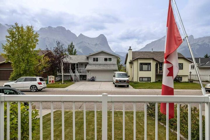Property Photo:  319 Hoodoo Crescent  AB T1W 1A8