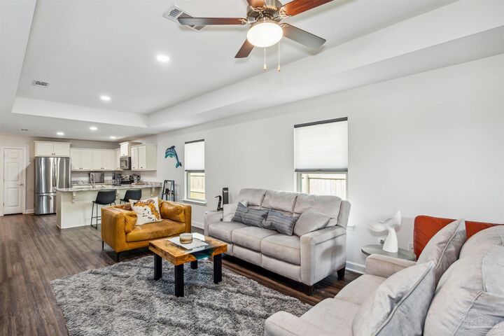 Property Photo:  901 E Fisher  FL 32503 