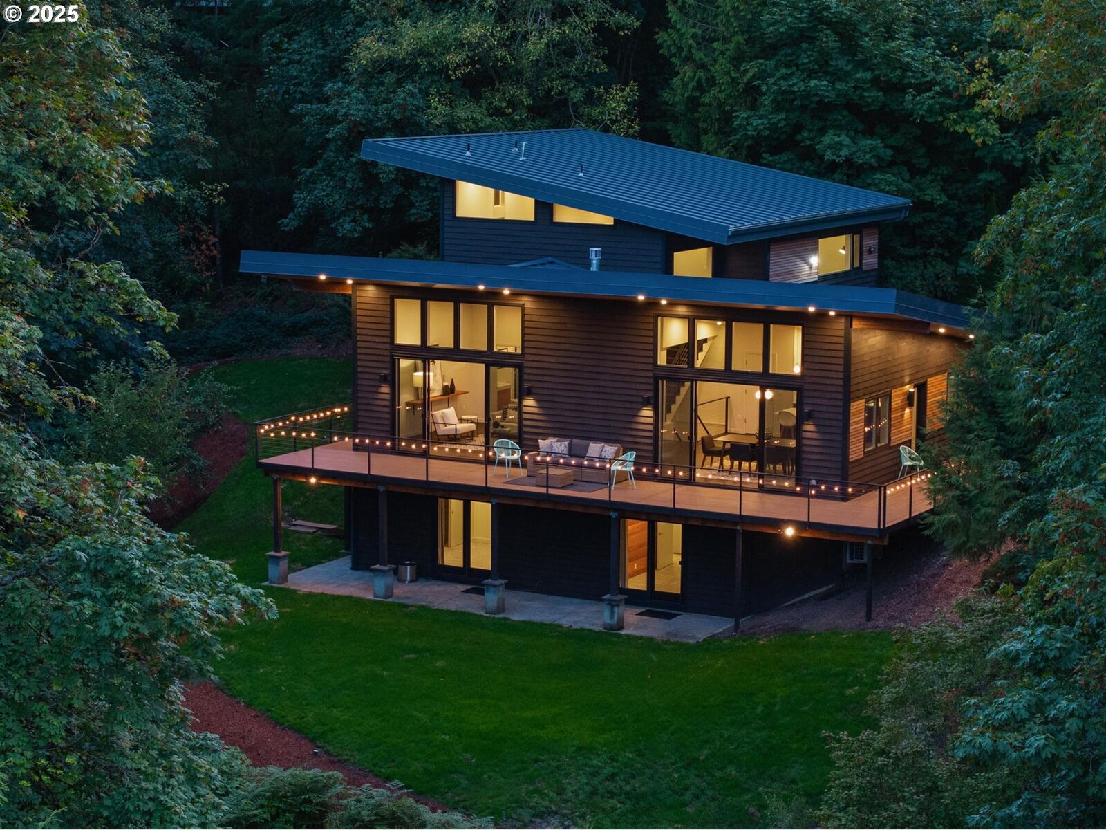 Property Photo:  6326 NW Manor Dr  OR 97210 