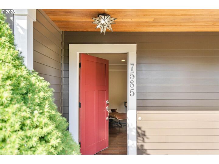 Property Photo:  7585 SW 71st Ave  OR 97223 