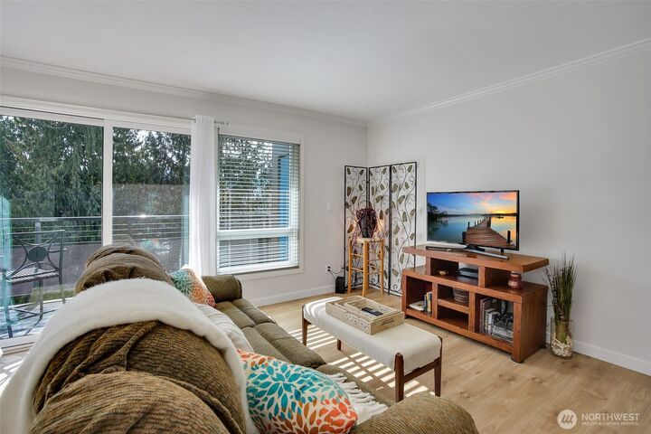 Property Photo:  550  Elm Way 408  WA 98020 