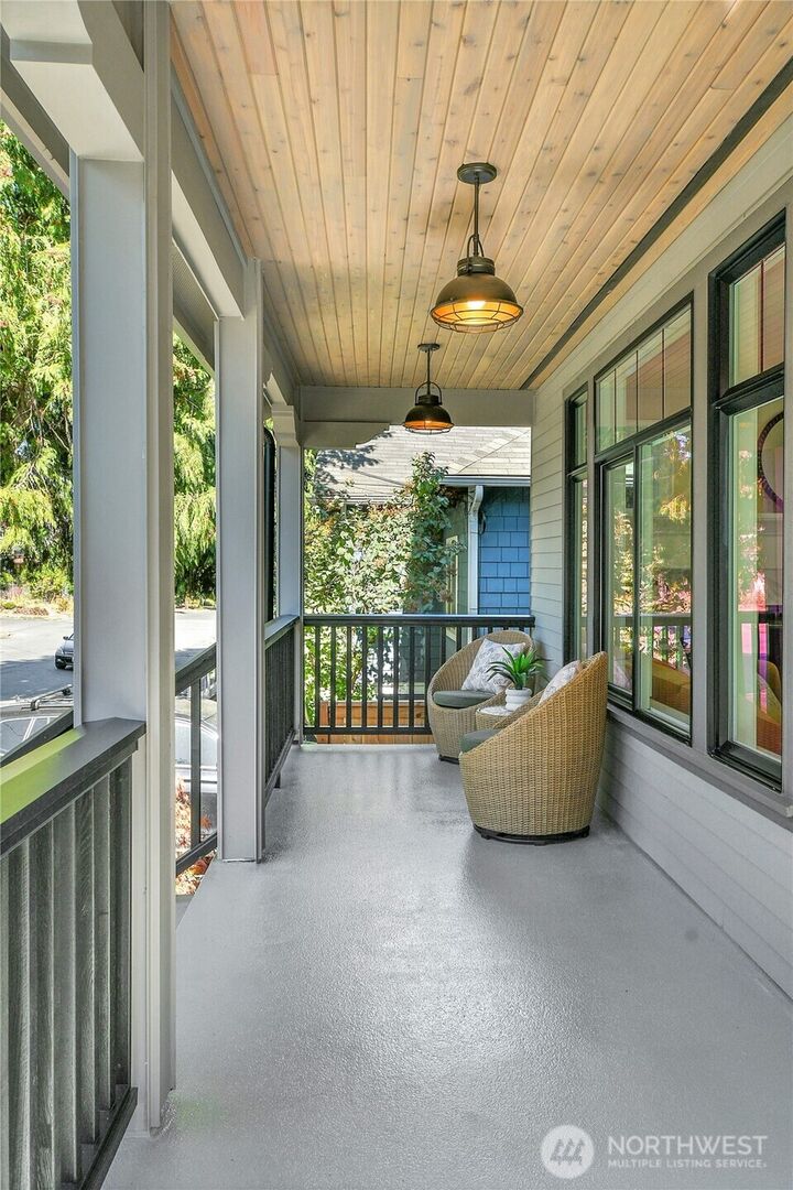 Property Photo:  1708  2nd Avenue N  WA 98109 
