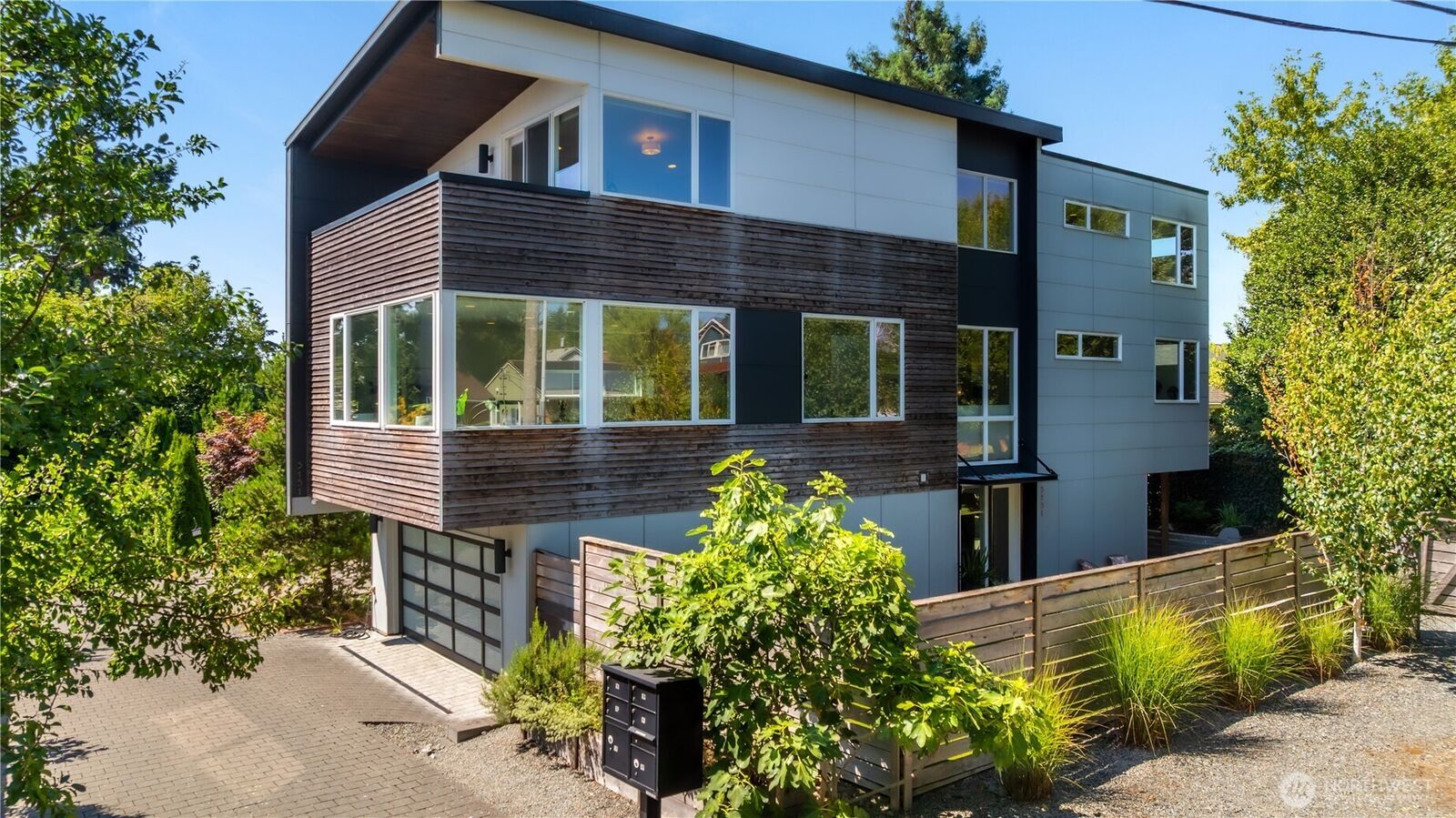 Property Photo:  5151 S Frontenac Street  WA 98118 