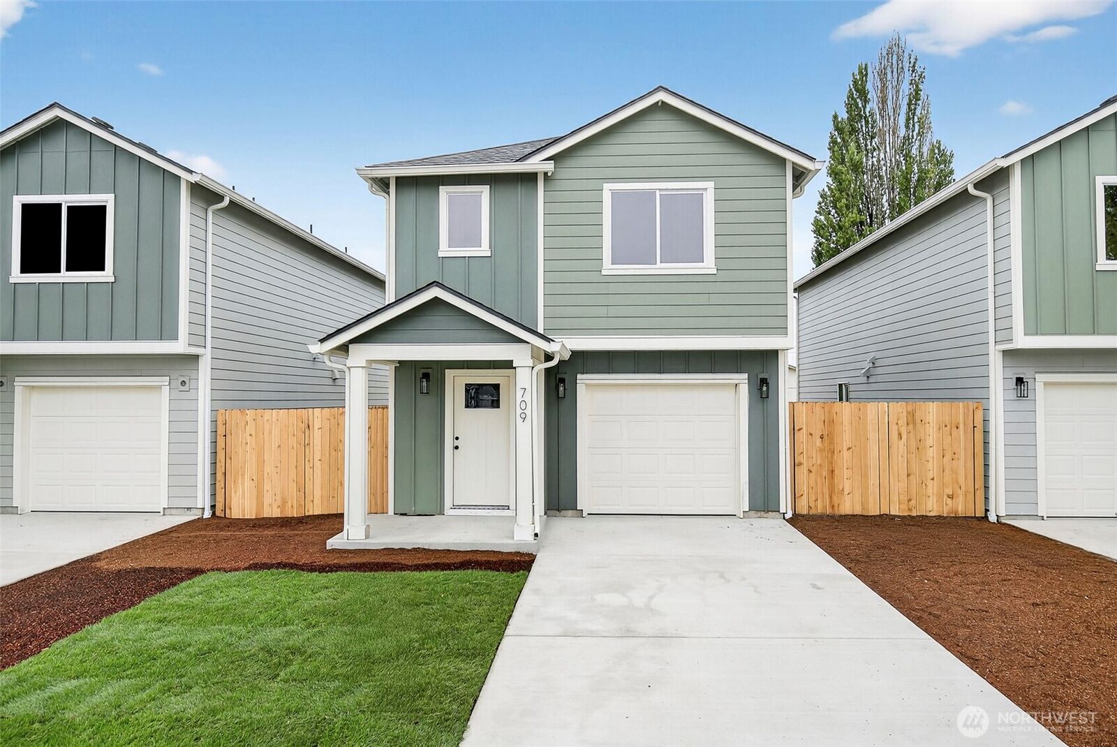 Property Photo:  709 S 9th Avenue  WA 98626 