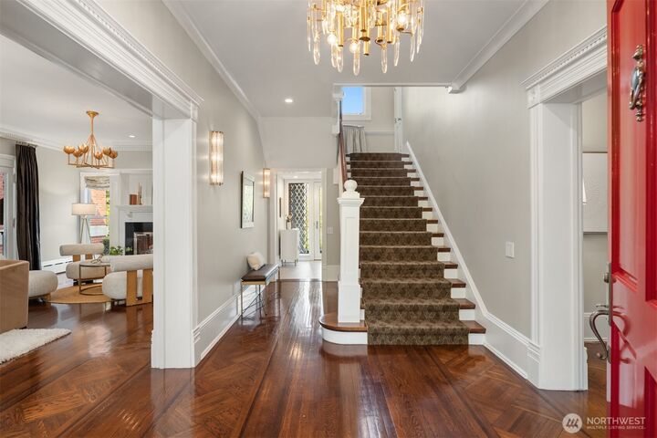 Property Photo: 718 E Aloha Street 10 WA 98102