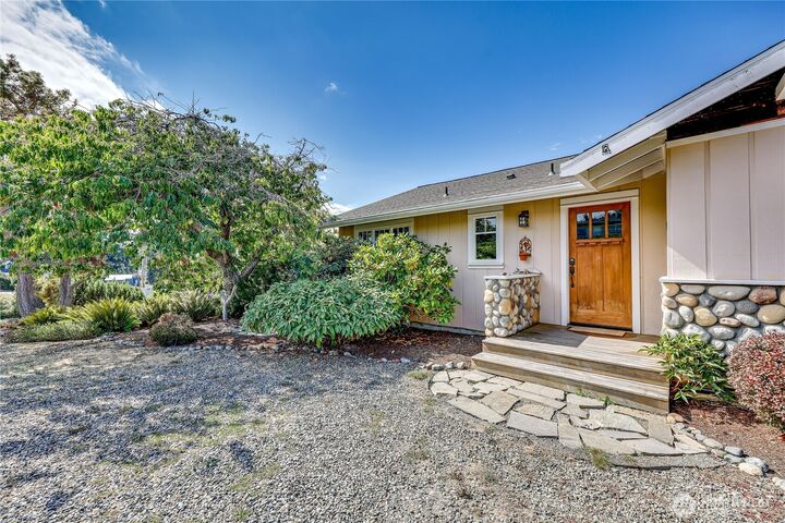 Property Photo: 231 Victoria Loop WA 98368