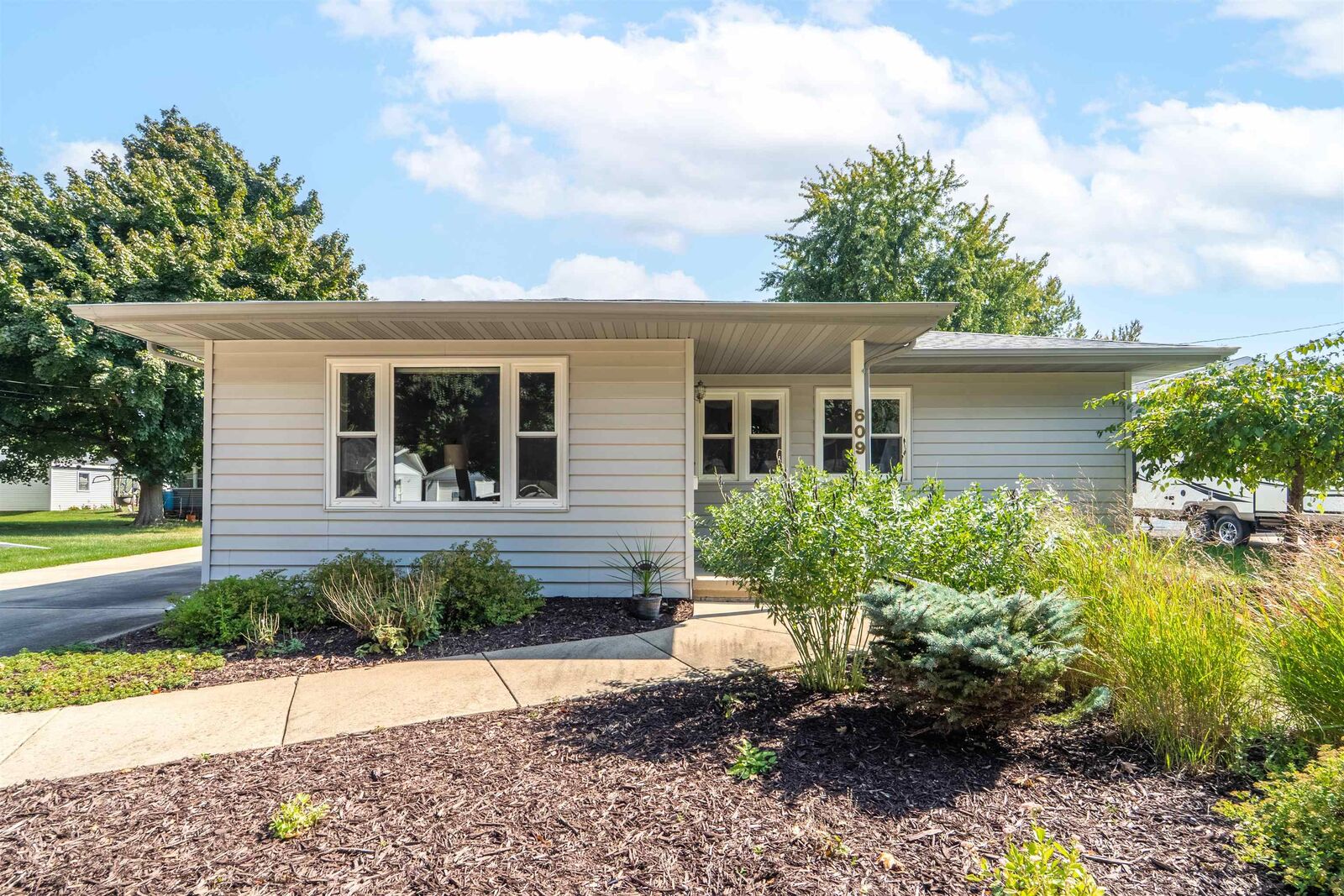 Property Photo: 609 Karlyn Street WI 54113