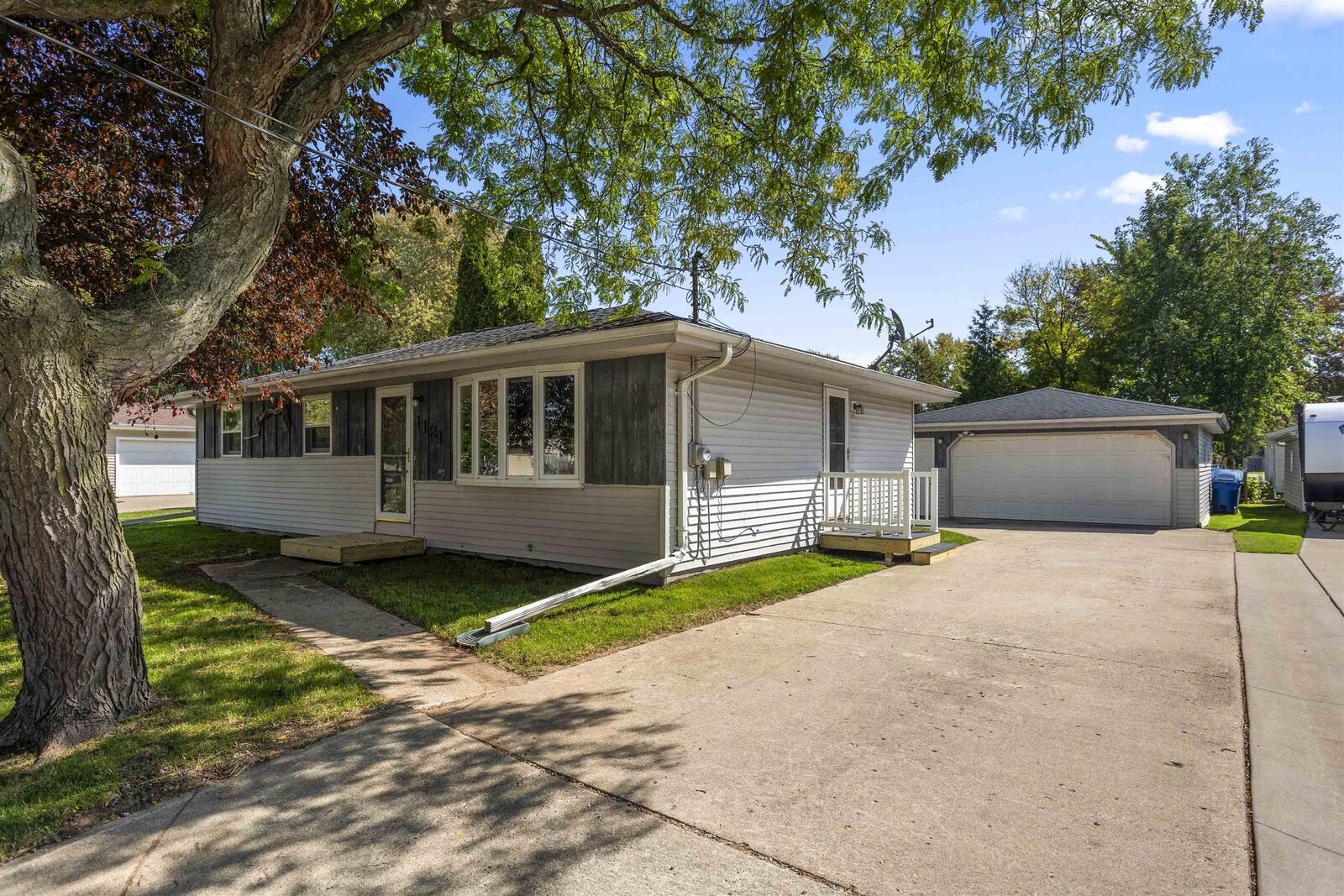 Property Photo: 1121 Alva Street WI 54952