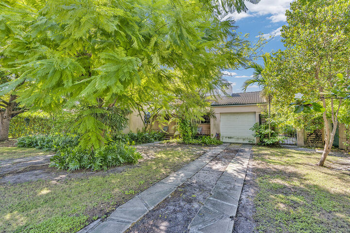 Property Photo: 898 NE 91st Terrace FL 33138