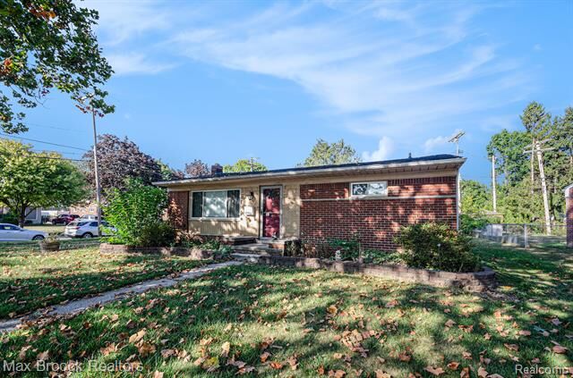 Property Photo:  22811 N Brookside Drive  MI 48125 
