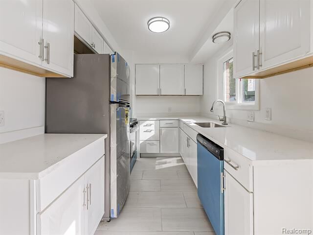 Property Photo:  18632 Lexington  MI 48240 