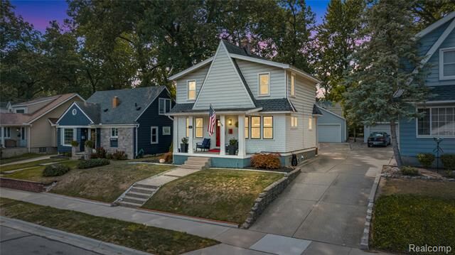 Property Photo:  817 Fernwood Road  MI 48067 