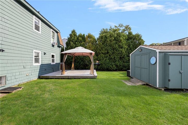Property Photo:  7 Belvedere Drive  RI 02809 