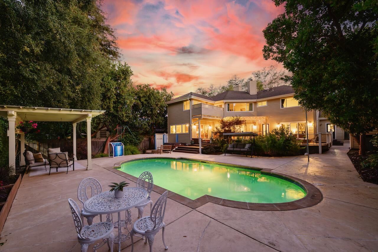 Property Photo:  4 Sterling Lane  CA 95066 