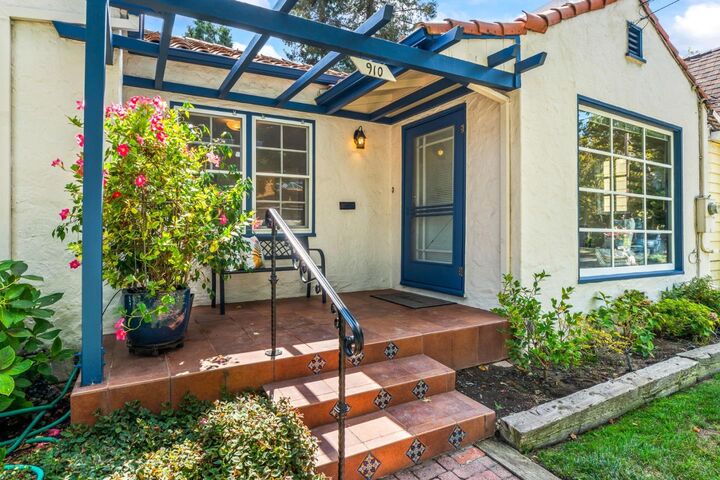 Property Photo:  910 Pine Avenue  CA 95125 