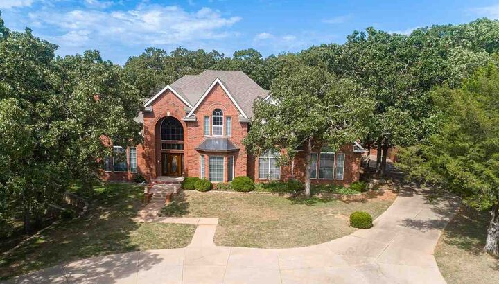 Property Photo: 5708 Woodlake Drive OK 74074-075