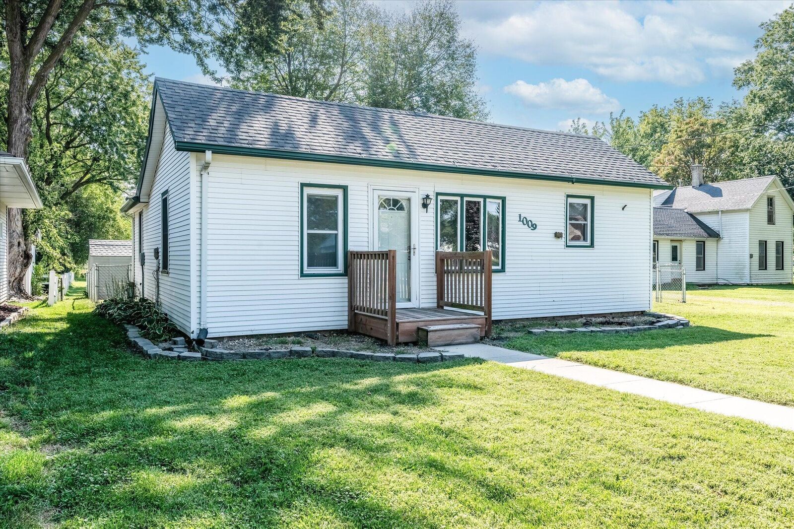 Property Photo:  1009 N Frost  Avenue  IA 51521 