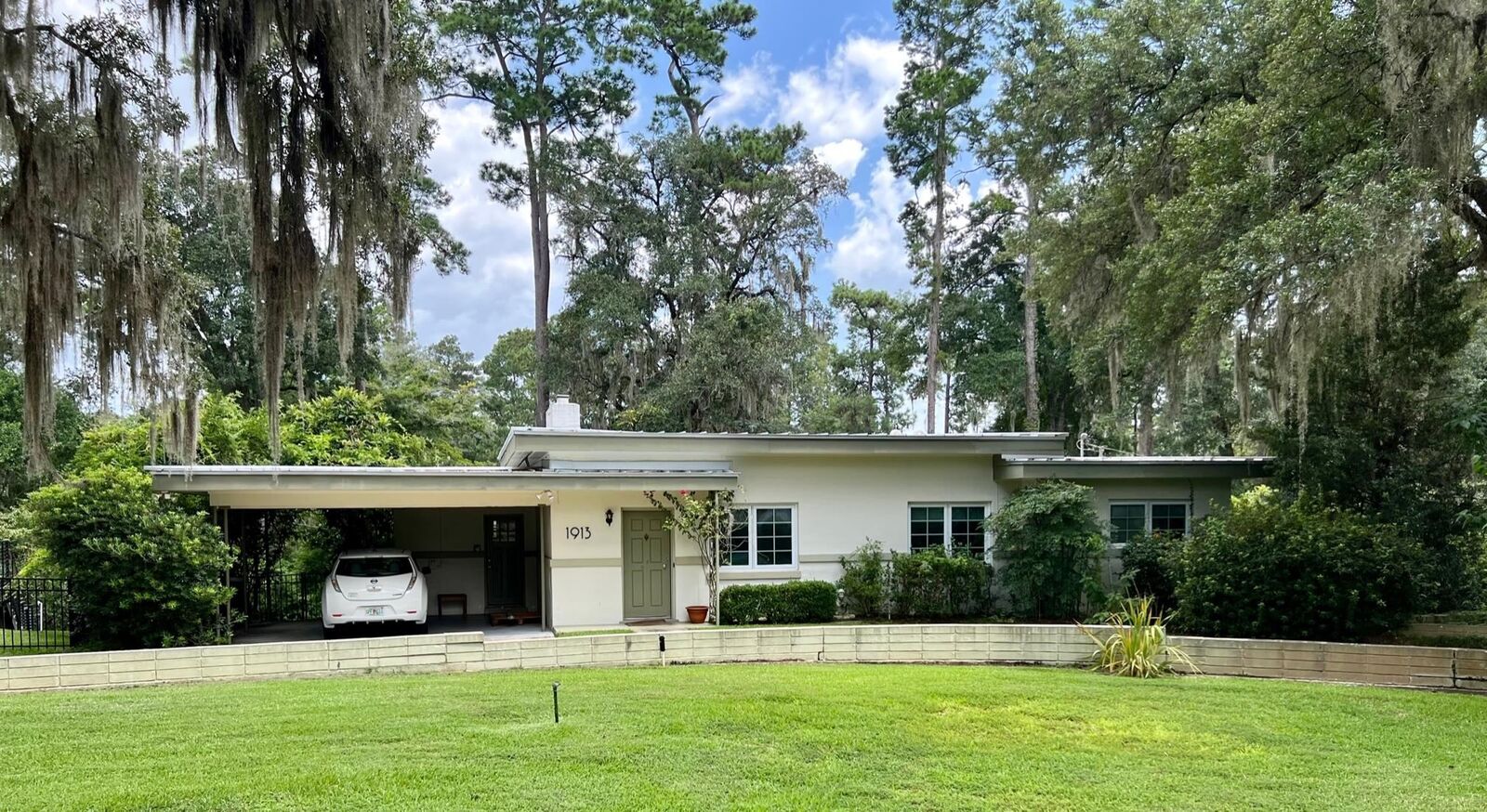 Property Photo:  1913 Old Fort Drive  FL 32301 