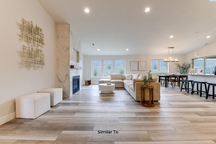Property Photo: 1616 Castlewood Ct WA 98930
