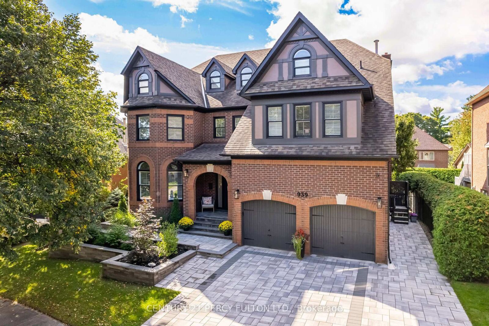 Property Photo: 939 Duncannon Drive ON L1X 2P3