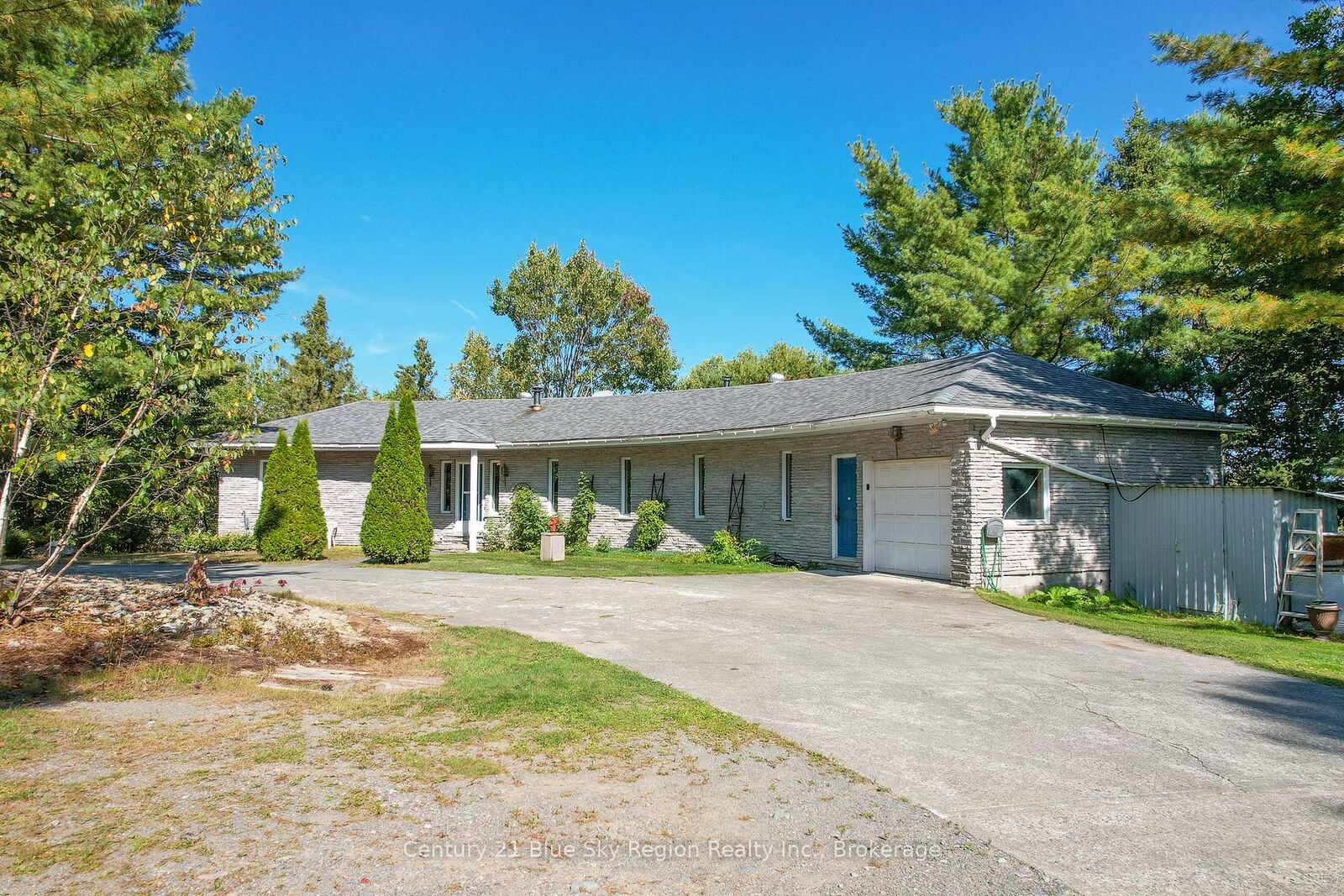Property Photo:  860 Deer Lake Road  ON P0H 2N0 