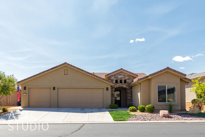 1501 W Grapevine Dr  St George UT 84790 photo