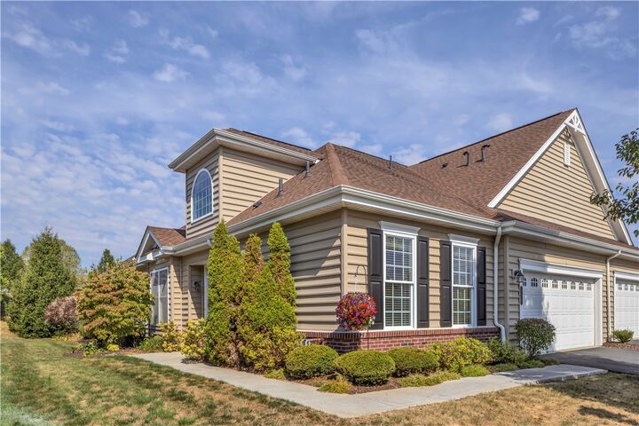 Property Photo:  334 Patriot Ln  PA 15042 