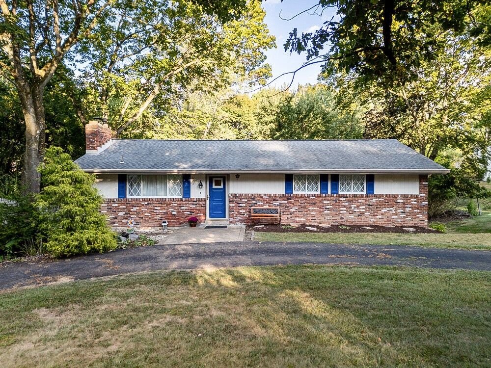 Property Photo:  623 Westland Dr  PA 15044 