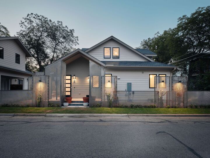 Property Photo:  1401 E 3rd Street 2  TX 78702 
