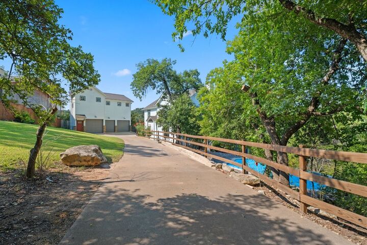 Property Photo: 805 The High Road TX 78746