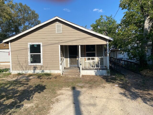 Property Photo:  1410 E Market Street  TX 78644 