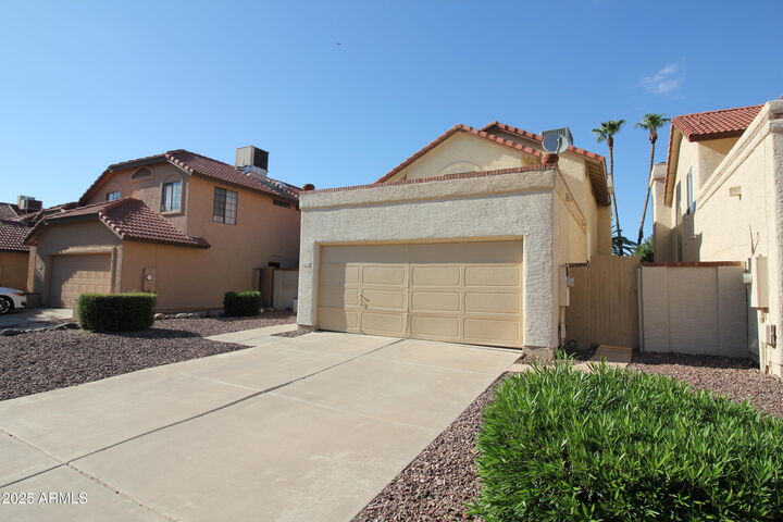Property Photo:  932 E Manor Drive  AZ 85225 