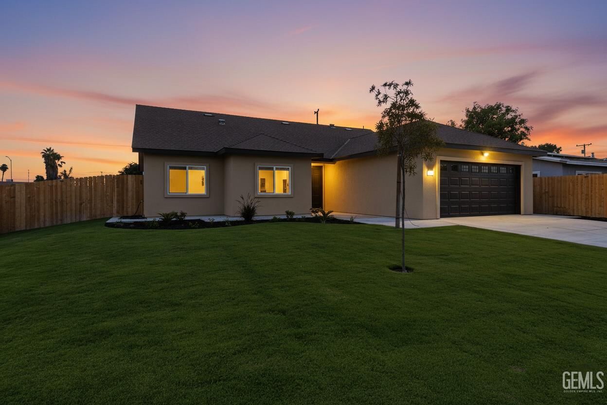 Property Photo:  4519 Vern Street  CA 93307 