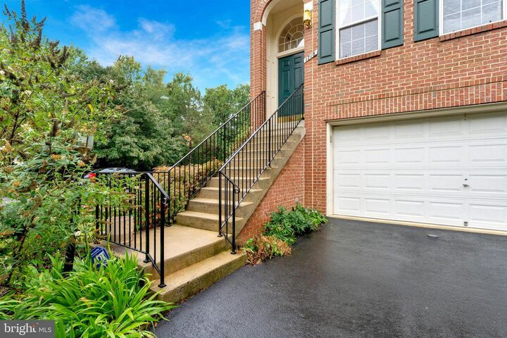 Property Photo:  1718 Stuart Pointe Lane  VA 20170 